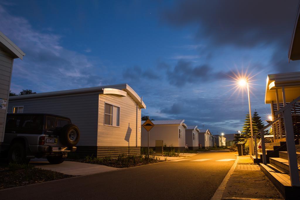 Отель Nrma Stockton Beach Holiday Park Номер фото